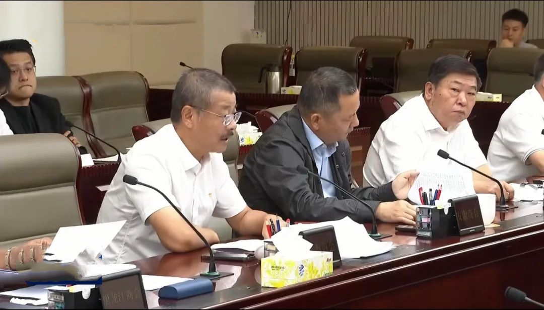 劉明東應(yīng)邀參加海南省政府與商會座談會
